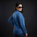 Klassisches blaues Jeanshemd