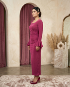 Magenta Bodycon-Midikleid mit ausgestellten Ärmeln
