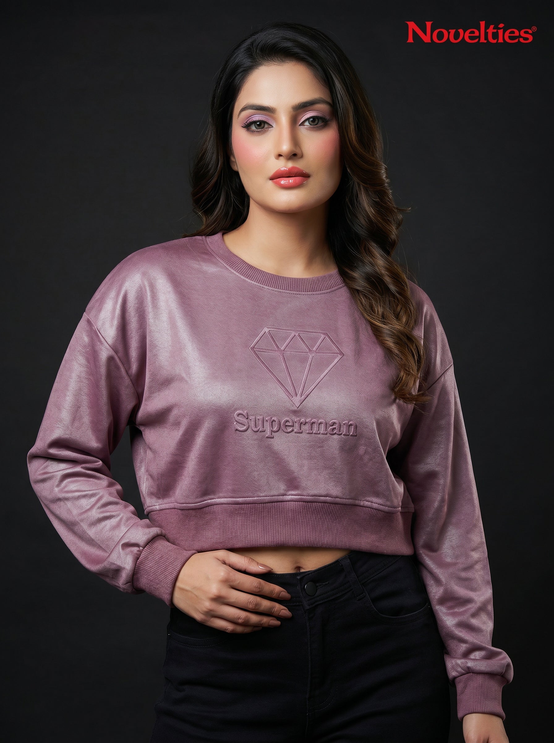 Satin Finish Diamond Graphic Cropped Sweatshirt