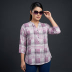 Lavendelfarbenes Chiffontop mit Karos