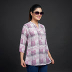 Lavendelfarbenes Chiffontop mit Karos