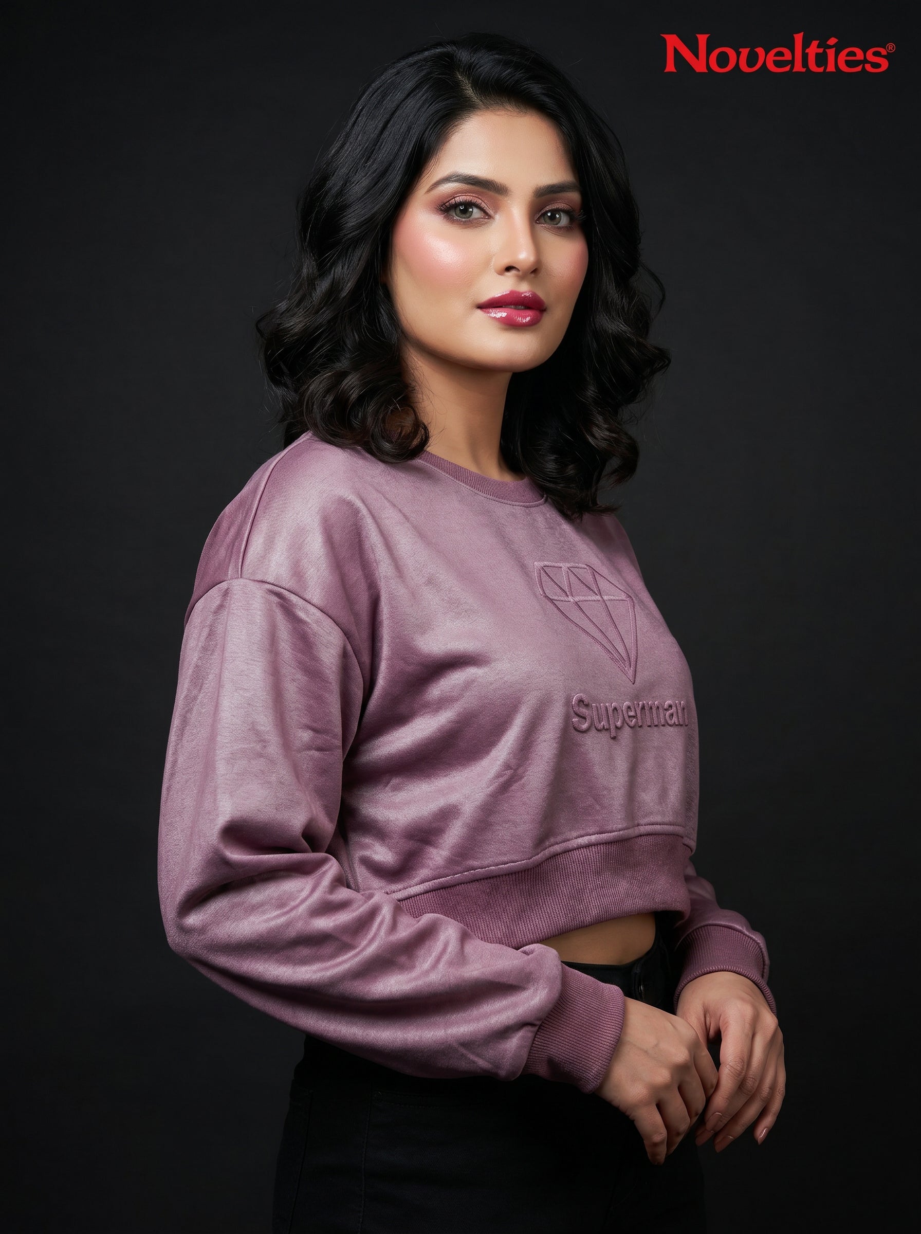 Satin Finish Diamond Graphic Cropped Sweatshirt