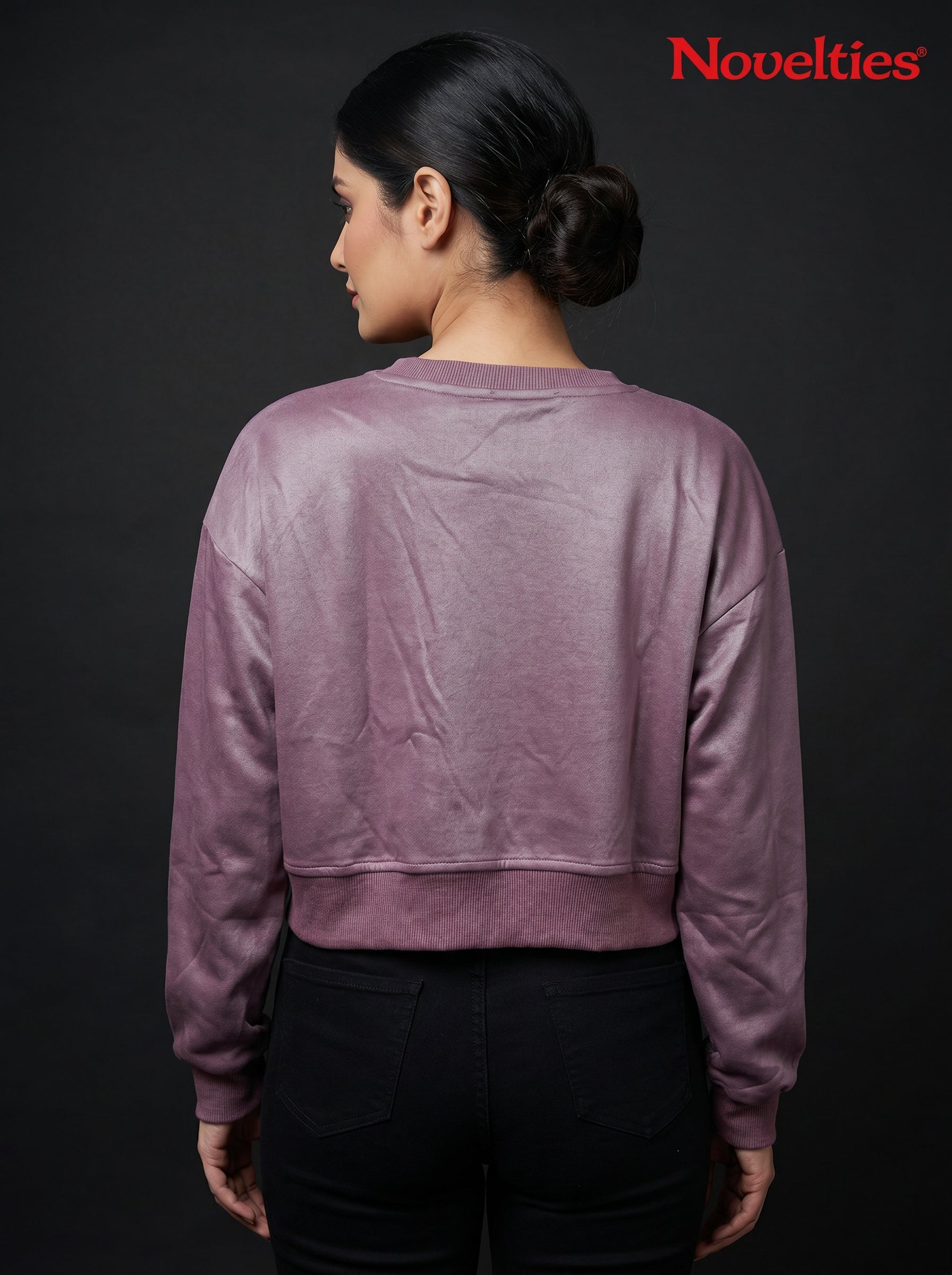 Satin Finish Diamond Graphic Cropped Sweatshirt