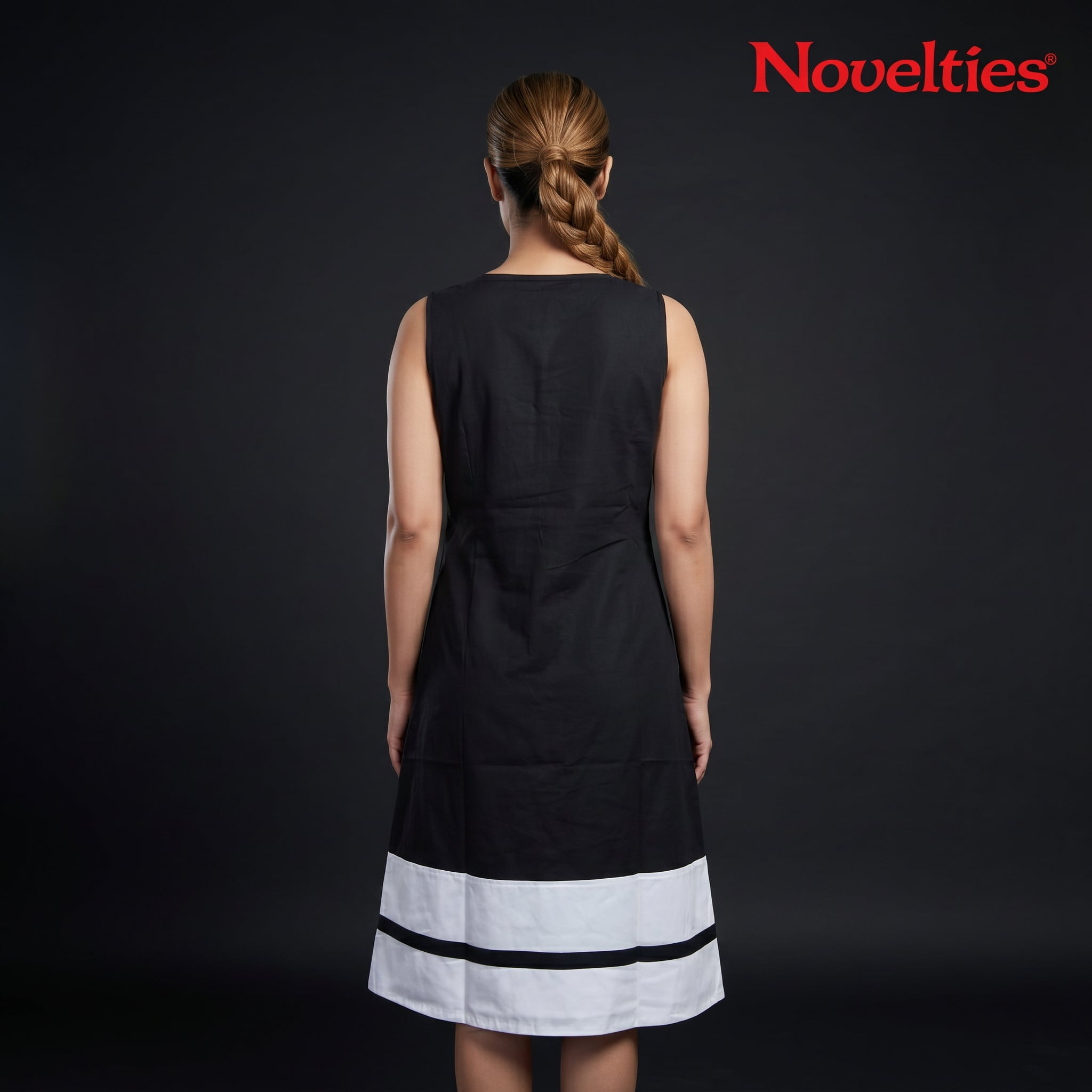Ärmelloses Midi-Kleid mit Schwarz-Weiß-Farbblock